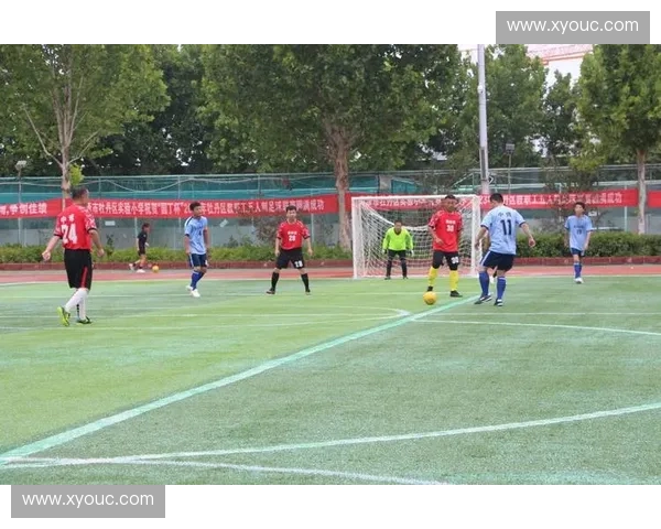 房山区业余足球联赛激烈角逐 各支球队奋力拼搏展现竞技风采